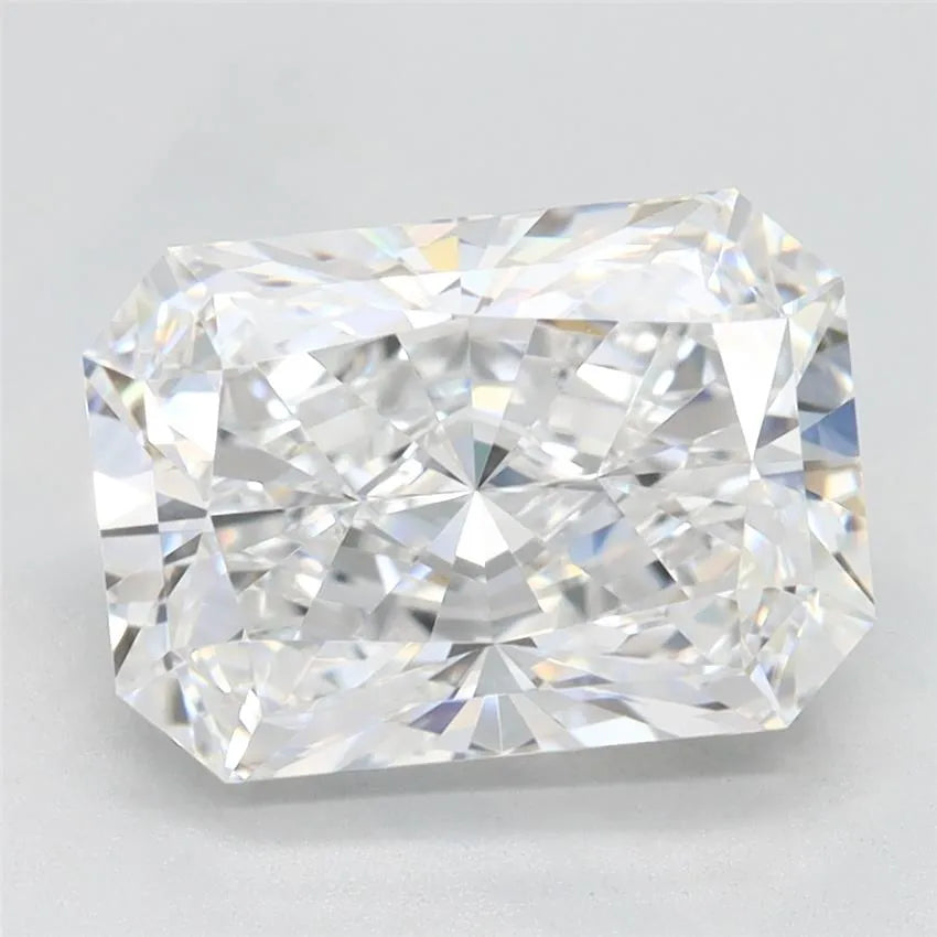 2.94 carats radiant diamond