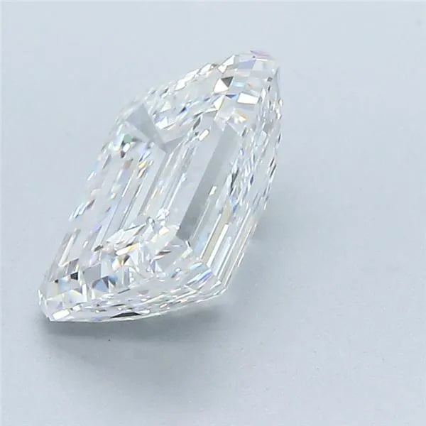 1.9 carats emerald diamond