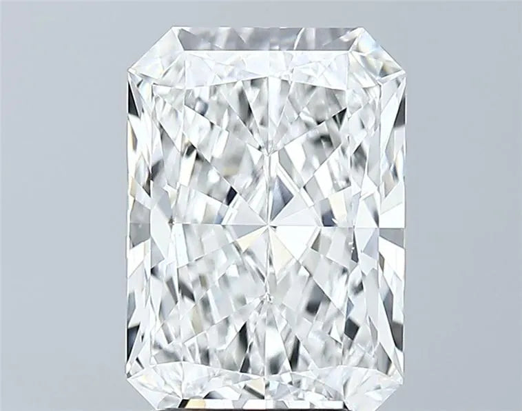 2.94 carats radiant diamond
