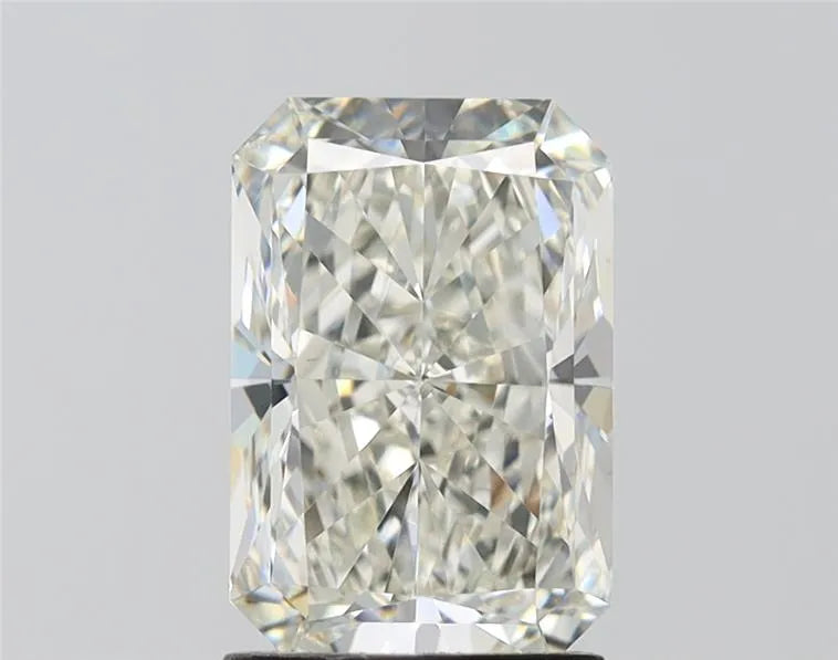 2.5 carats radiant diamond