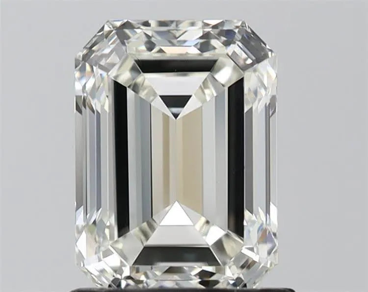1.3 carats emerald diamond