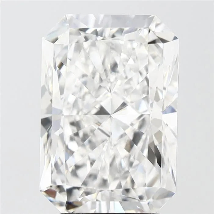 4.38 carats radiant diamond