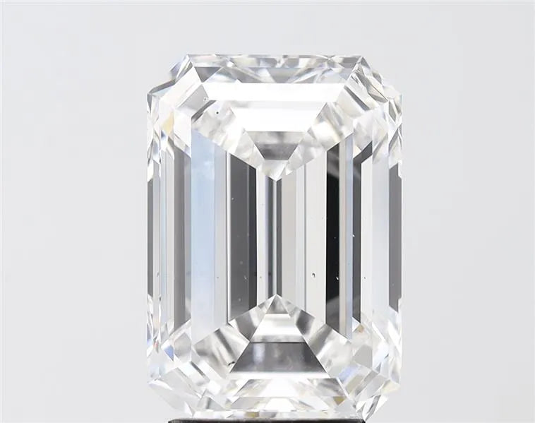 5.9 carats emerald diamond