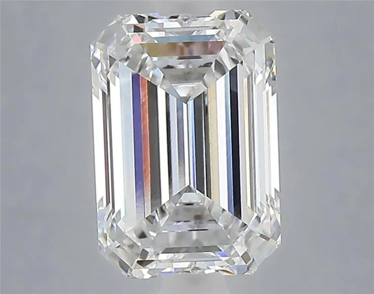 2.57ct emerald lab grown diamond (colour e, clarity vvs2, igi certified)