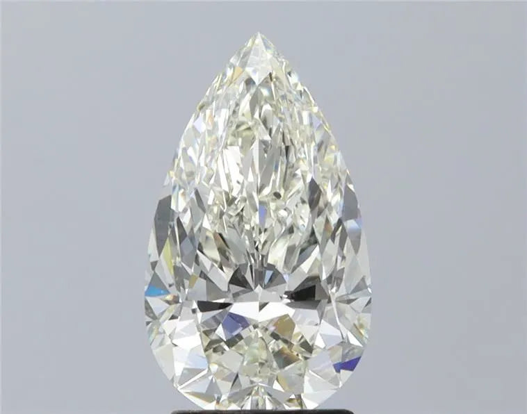 2.5 carats pear diamond