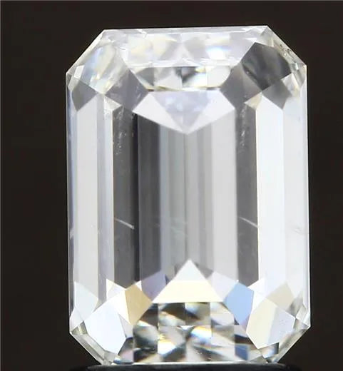 1.9 carats emerald diamond