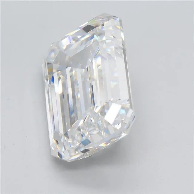 15.88 carats emerald diamond