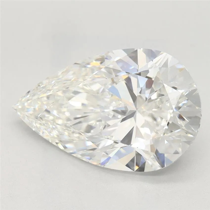 2.8 carats pear diamond