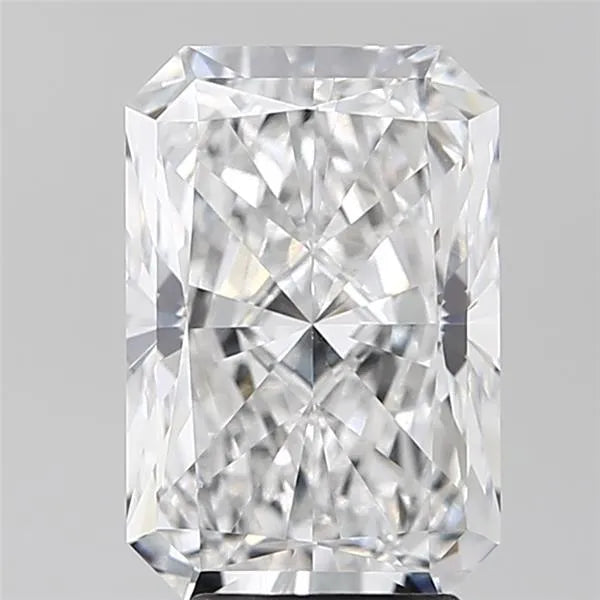 3.9 carats radiant diamond