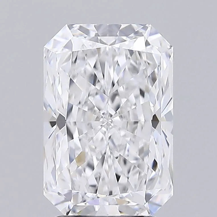 3.1 carats radiant diamond