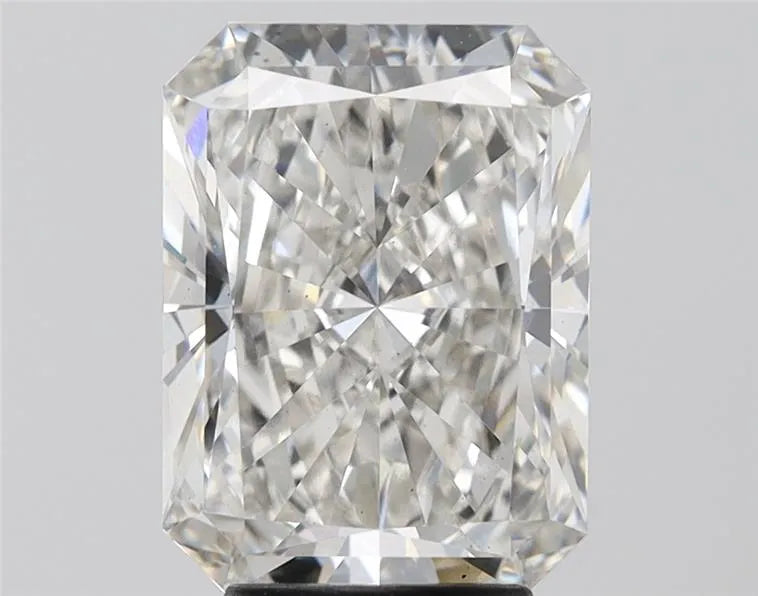 4.06 carats radiant diamond