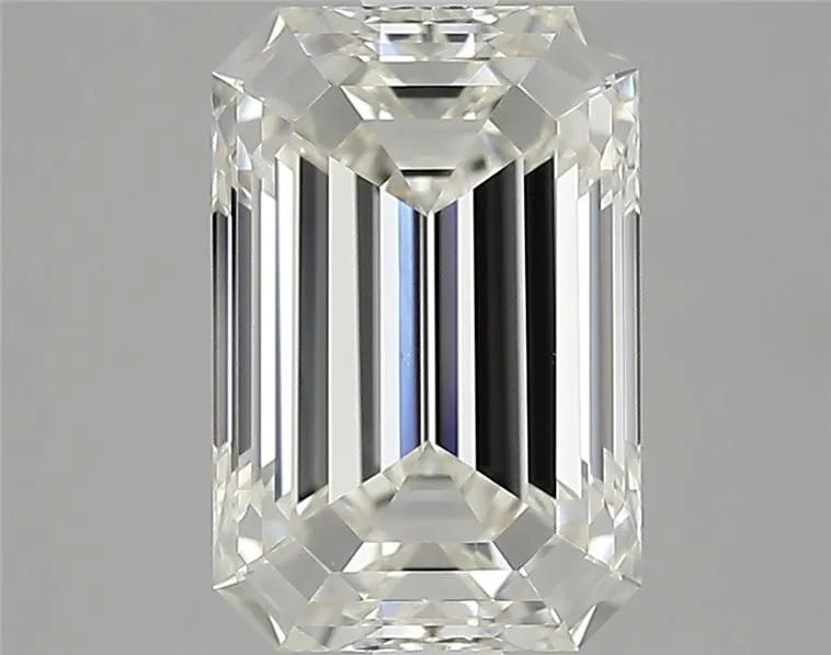 2.5 carats emerald diamond
