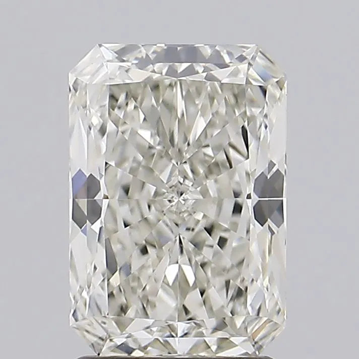 2.1 carats radiant diamond