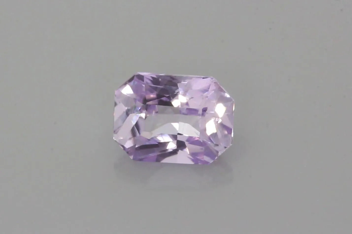 2.03ct emerald natural sapphire (colour pink, clarity eye clean, cut faceted)