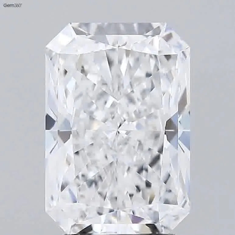 2.9 carats radiant diamond