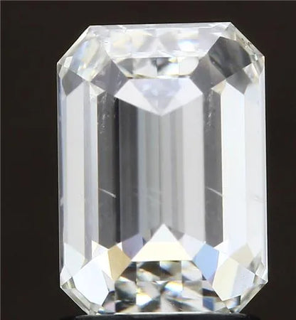 1.9 Carats EMERALD Diamond